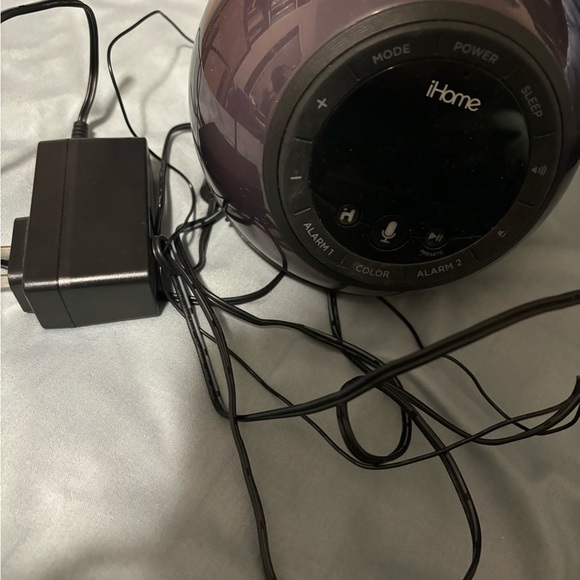 IHOME Bluetooth color changing speaker,alarm clock and radio - Picture 3 of 5